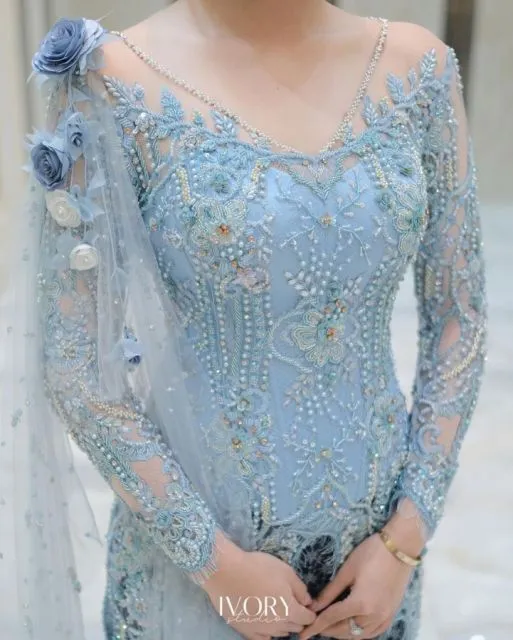 Ide Model Kebaya Payet Biru yang Elegan 12 Rekomendasi kebaya biru full payet