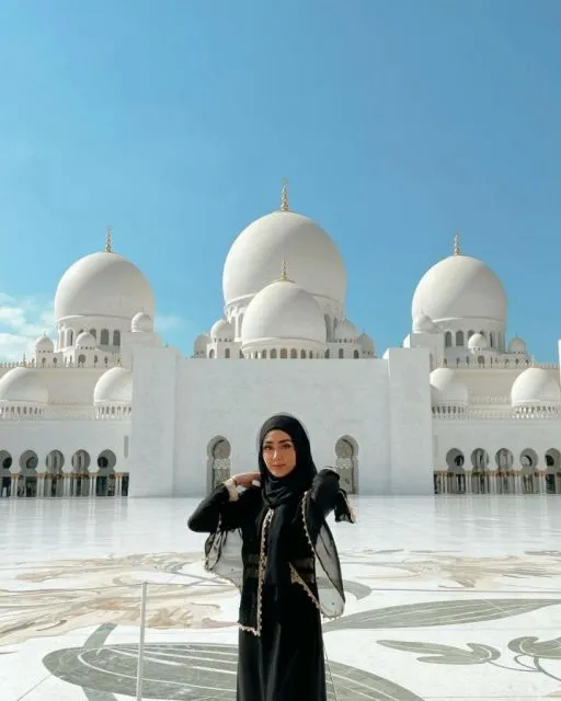 Potret Fesyen Berhijab ala Zahra Hashimee, TikTokers Muslim Asal Amerika 9 Fesyen berhijab ala TikToker @zahra