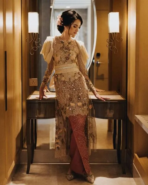 Kumpulan Ide Kebaya Warna Cokelat Terbaru. Elegan! 12 Rekomendasi kebaya cokelat