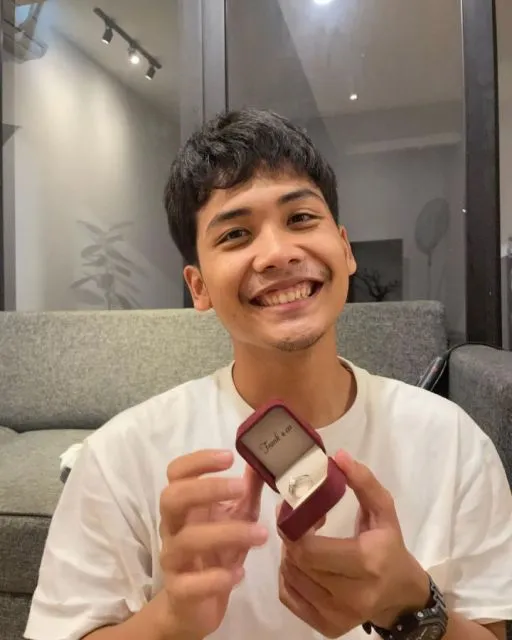 Bintang Emon Lamar sang Kekasih, Pamer Cincin dan Tulis Kalimat Romantis 7 bintang emon lamar kekasih