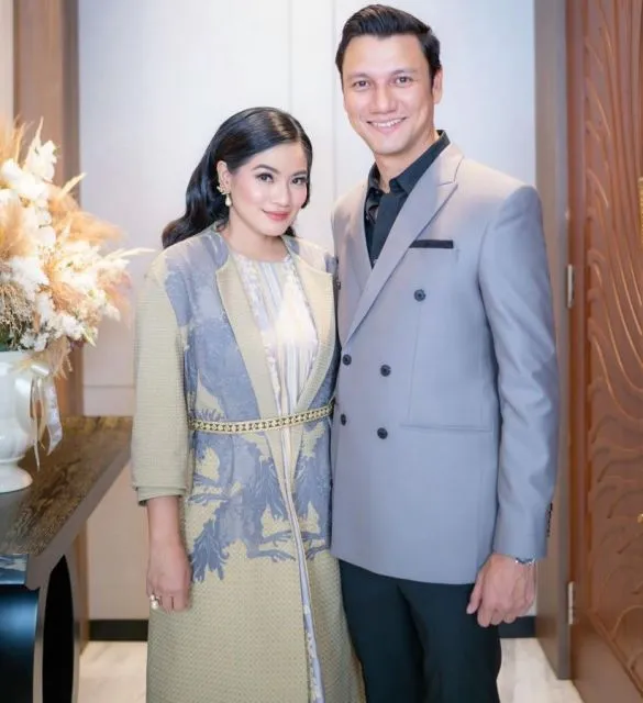 Tips Hubungan Langgeng dari 12 Pasangan Artis yang Patut Kamu Coba 24 Titi Kamal dan Christian Sugiono