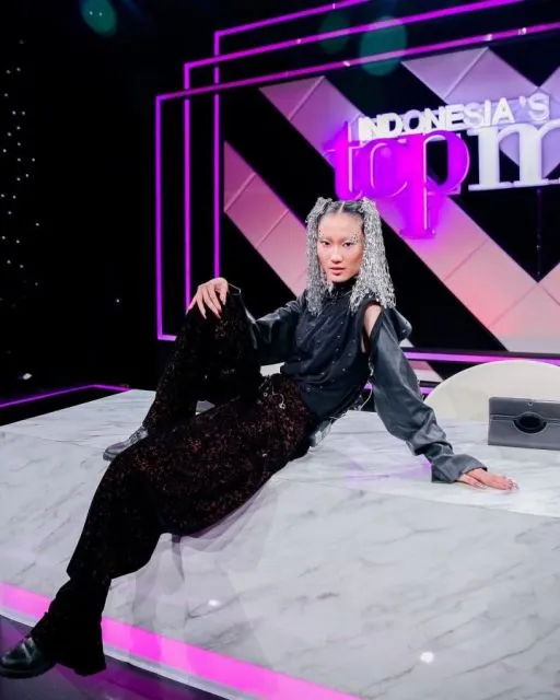 Potret Gaya Modis Ayu Gani, Juri di Indonesian Next Top Model 10 Style cetar Ayu Gani