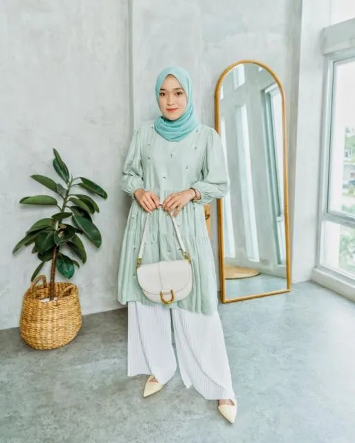 Fashion Berhijab dan Kekinian ala Ririe Fairus, Mantan Istri Ayus Sabyan 12 Fesyen Riri Fairuz