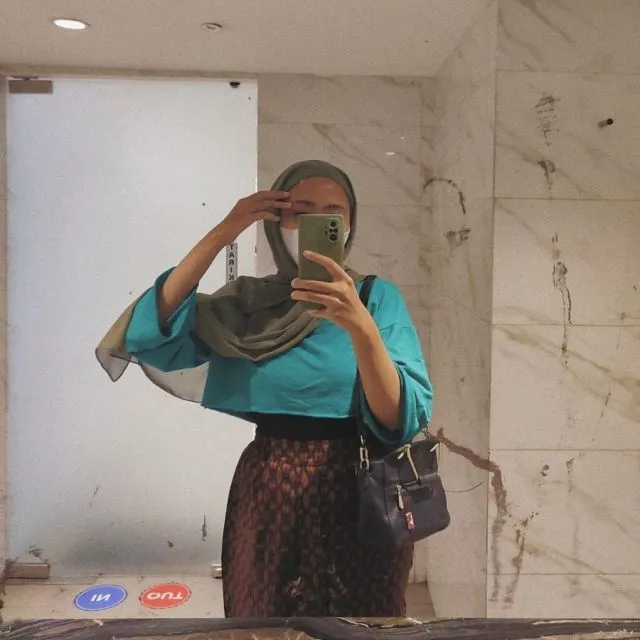 Inspirasi Gaya Artsy ala Aya Canina, Penulis Puisi Style Aya Canina
