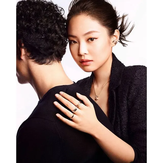 7 Gaya Rambut Spiky Top Knot ala Seleb Korea. Lagi Ngetren! 14 gaya rambut spiky top knot yang sedang tren di Korea