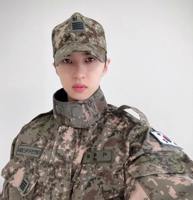 10 Idol Korea yang Selesai Wajib Militer pada 2022. Terbaru ada Suho EXO 11 Idol Korea yang selesaikan wamil 2022