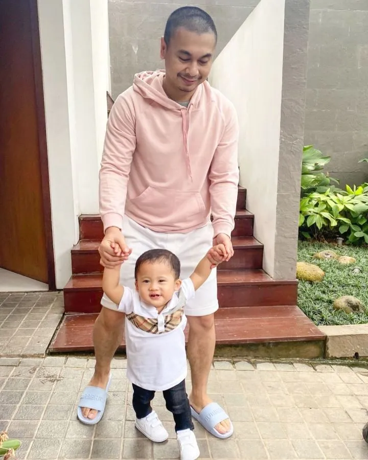 Deretan Artis Indonesia yang Mengaku Tinggal di Rumah Angker 11 Rumah Raditya Dika