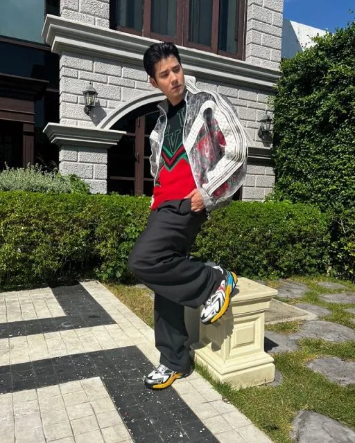 Potret Terbaru Mario Maurer, Aktor Thailand yang Dulu Terkenal di Film A Little Thing Called Love 9 potret terbaru Mario Maurer pemeran Shone
