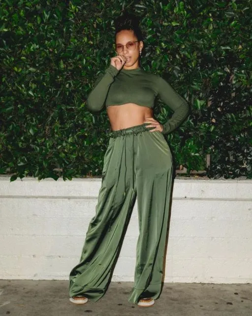 Potret Gaya Alicia Keys yang Berkomitmen Tak Lagi Pakai Makeup 11 Style ala Alicia Keys