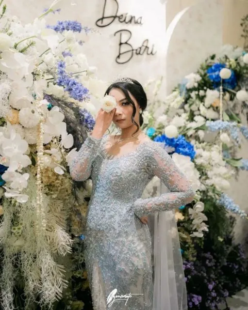 Ide Model Kebaya Payet Biru yang Elegan 14 Rekomendasi kebaya biru full payet