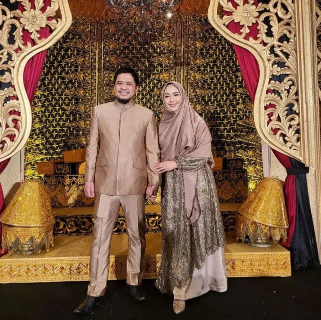 Ceramah Oki Setiana Dewi Dikritik Lantaran Dianggap Menormalisasi KDRT 3 Okky bersama suami