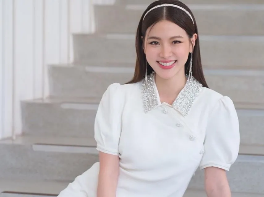 Potret Gaya Terkini Baifern Pimchanok, Pemeran Nam di Film A Little Thing Called Love 10 baifern