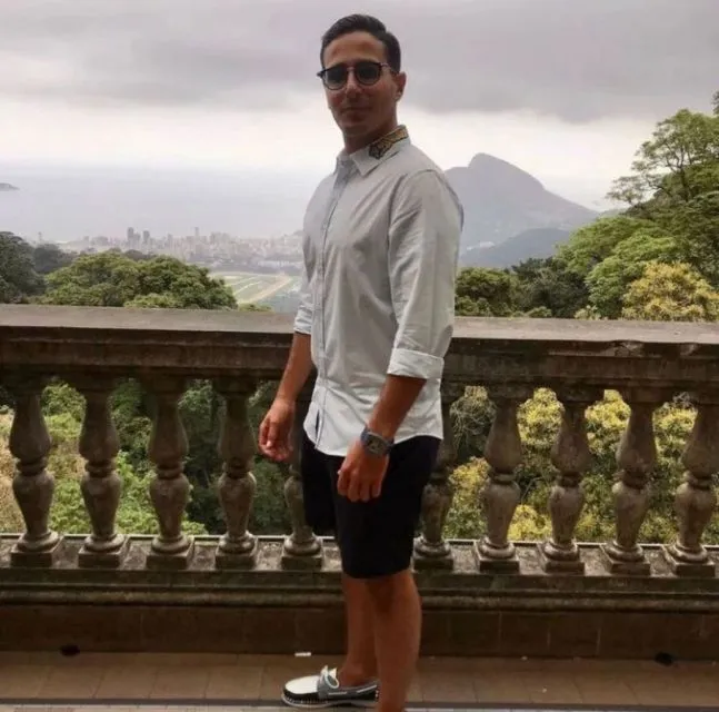 Gaya Perlente Simon Leviev, Sosok Penipu Cinta di The Tinder Swindler 14 Fesyen Simon Leviev