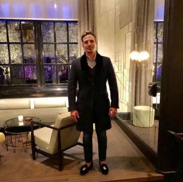 Gaya Perlente Simon Leviev, Sosok Penipu Cinta di The Tinder Swindler 16 Fesyen Simon Leviev