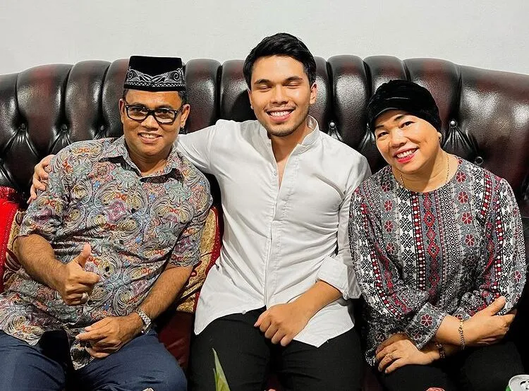 Thariq Halilintar Temani Fuji ke Makam Vannesa, Faisal: Thariq Sekarang Bagian dari Keluarga 4 Thariq menemani Fuji ke makam Vanessa
