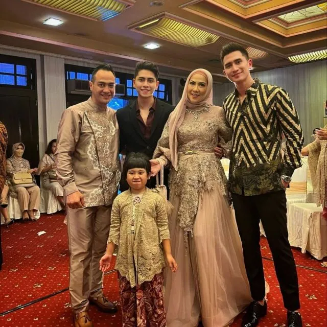 Venna Melinda dan Ferry Irawan Akhirnya Lamaran, Verrel Bramasta Ikut Bahagia 5 Venna melinda ferry irawan