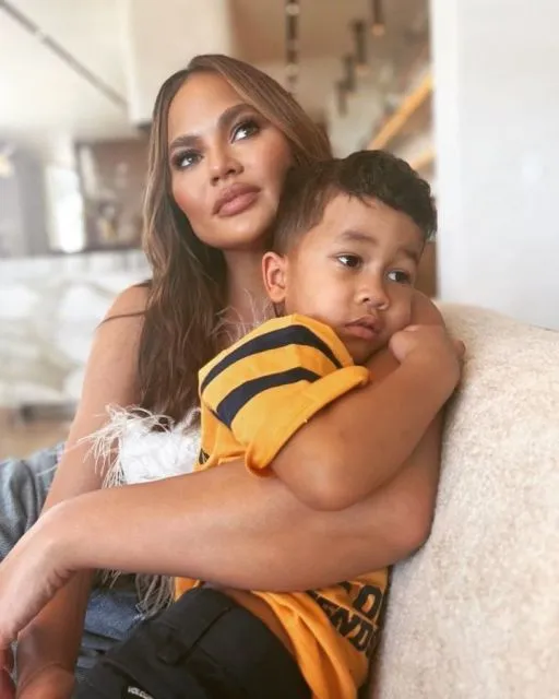Chrissy Teigen Jalani Program Bayi Tabung Usai Alami Keguguran 2 Tahun Lalu 8 Chrissy Teigen ikuti program bayi tabung