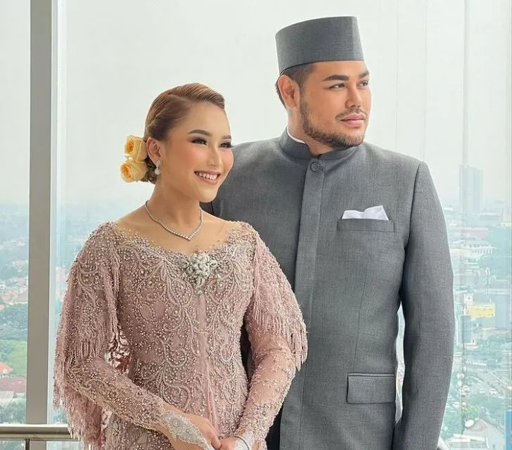Ayu Ting Ting Didampingi Ivan Gunawan di Pernikahan Syifa, Warganet: Kawal Sampai Halal 4 penampilan ivan gunawan dan ayu ting ting di nikahan syifa