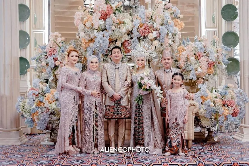 Detail Acara Akad dan Resepsi Pernikahan Adik Ayu Ting Ting. Elegan! 14 Pernikahan adik Ayu Ting-Ting