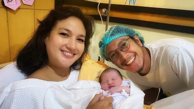 Perjalanan Cinta Nadine Chandrawinata dan Dimas Anggara, Hingga Kini Jadi Orang Tua 10 Perjalanan cinta Nadine Chandrawinata dan Dimas Anggara