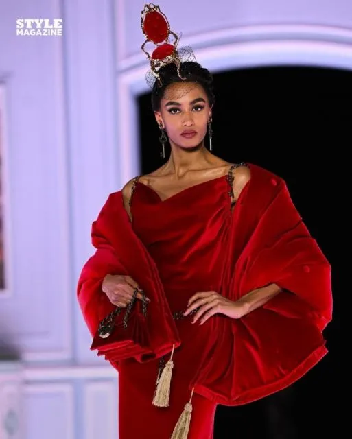 Potret Koleksi Fall Winter Moschino di Milan Fashion Week 2022 18 Koleksi busana nyentrik