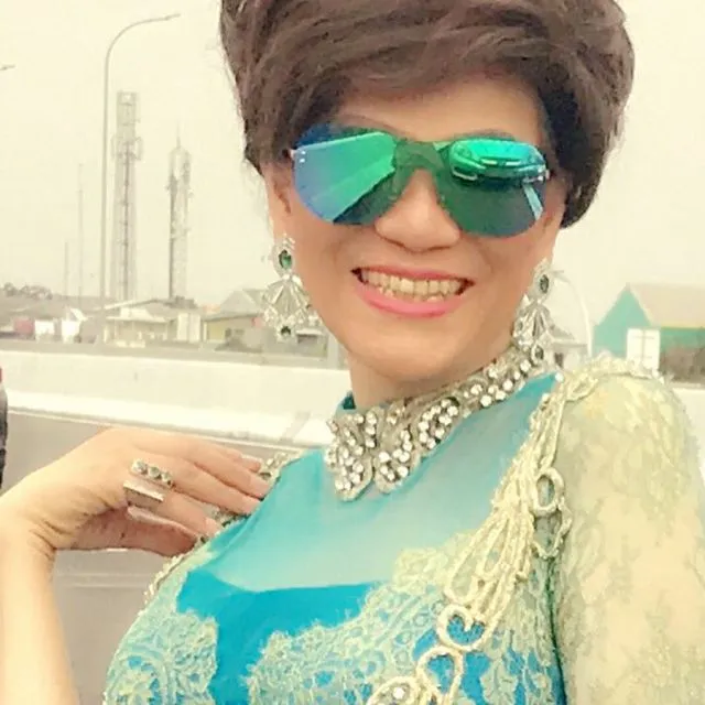 Perjalanan Karier Dorce Gamalama, Legenda Hiburan Tanah Air yang Serba Bisa 10 Dorce Gamalama transgender