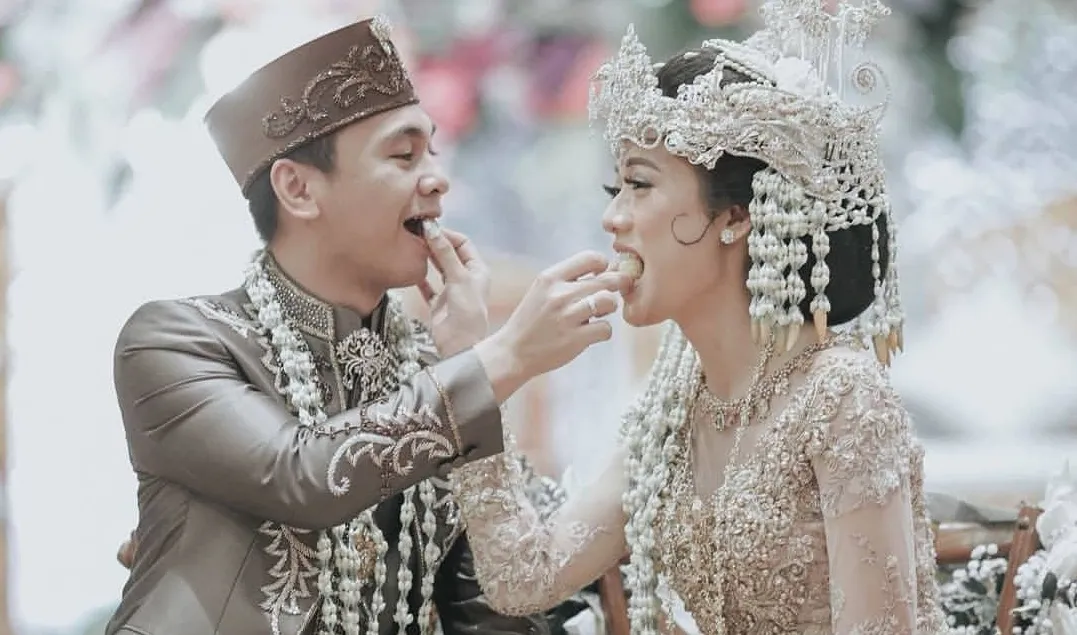 Tradisi Bakakak Hayam di Pernikahan Sunda 4
