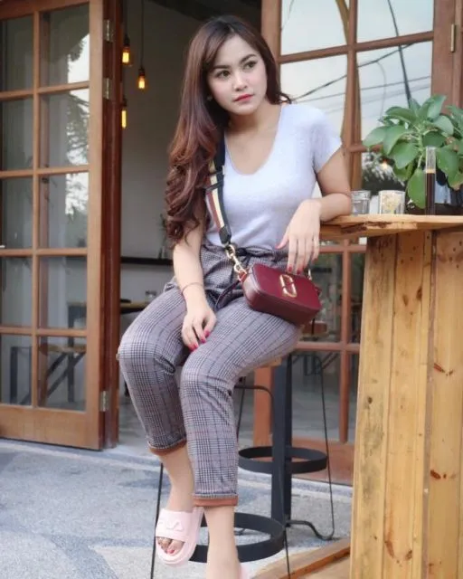 Potret Gaya Mahalini Raharja, Penyanyi Asal Bali Pacar Rizky Febian 13 OOTD Mahalini