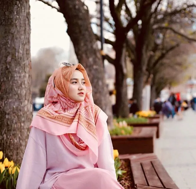 10 Gaya Hijab Wirda Mansur yang Bisa Kamu Jadikan Referensi 20 Wirda Mansur