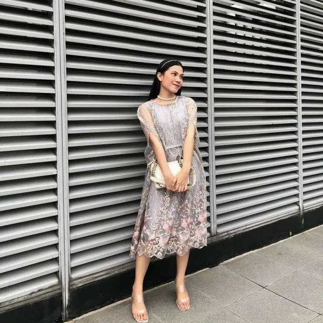 Beragam Ide Model Gaun Brokat untuk Bridesmaid. Cantik Berkelas! 12 Inspirasi gaun brokat