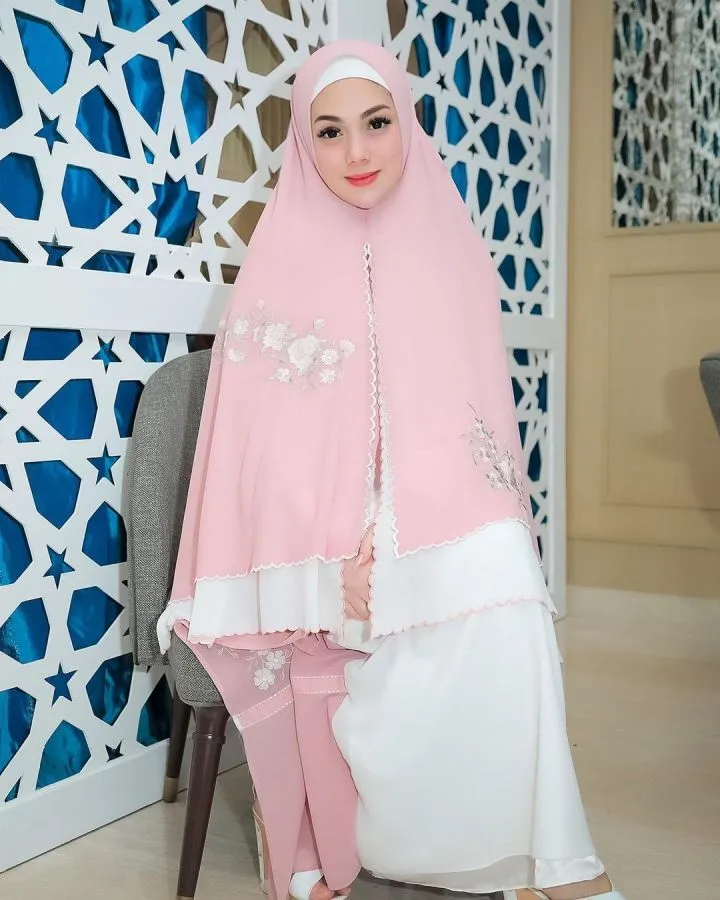 Klarifikasi Celine Evangelista Soal Kabar Dirinya Akan Jadi Mualaf 2 Celine Evangelista hijab