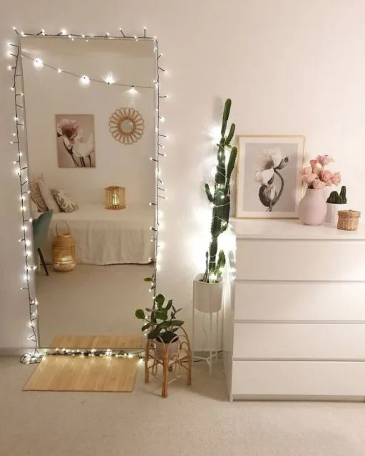 11 Kreasi Lampu Tumblr untuk Kamar Tidur Selain Digantung di Dinding 16 Kreasi lampu tumblr di cermin