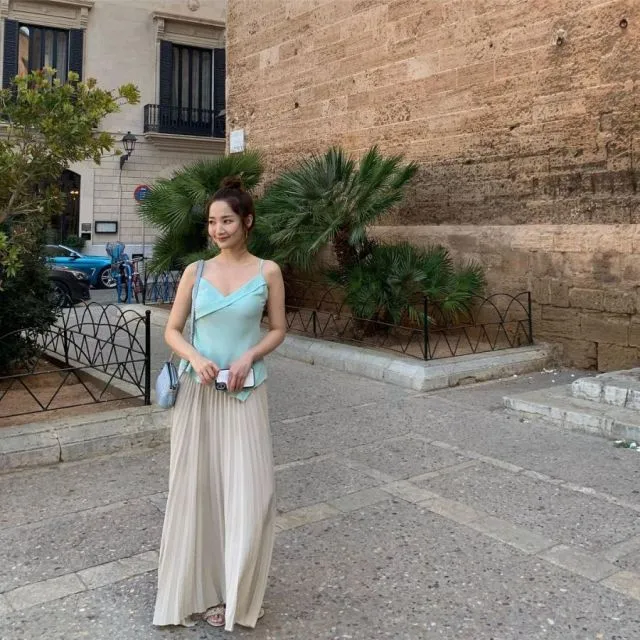 Potret Gaya Park Min Young, Bintang Drama Forecasting Love and Weather 15 Style Park Min-young