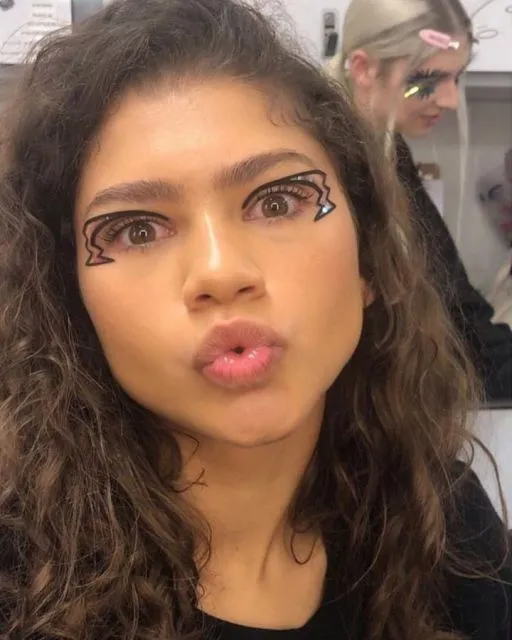 Kumpulan Inspirasi Eye Makeup ala Tahun 90-an dari Serial TV Euphoria 15 Inspirasi makeup