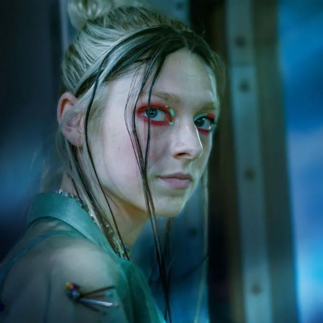 Kumpulan Inspirasi Eye Makeup ala Tahun 90-an dari Serial TV Euphoria 17 Inspirasi makeup