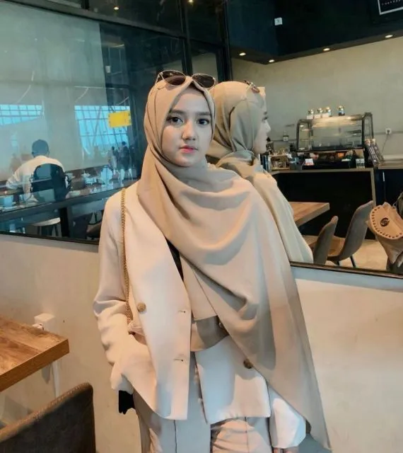 10 Gaya Hijab Wirda Mansur yang Bisa Kamu Jadikan Referensi 17 Wirda Mansyur