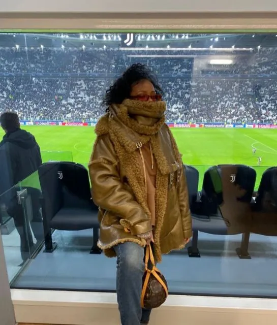 Fashion Ikonik ala Rihanna, Diva Amerika yang Baru Umumkan Kehamilan 16 Fesyen Ikonik Rihanna