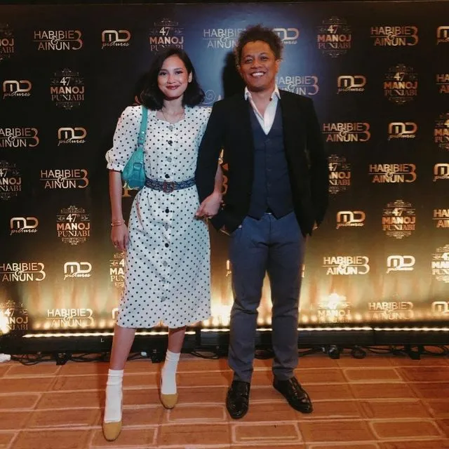 Potret Gaya Pasangan Arie Kriting dan Indah Permatasari. Sweet! 19 Style kompak Arie Kriting dan Indah Permatasari