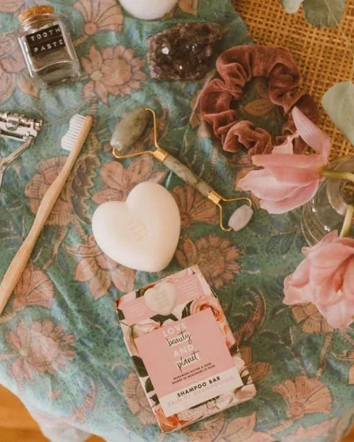 Rekomendasi Sampo Batang yang Minim Sampah dan Ramah Lingkungan 9 Sampo batang Love Beauty And Planet