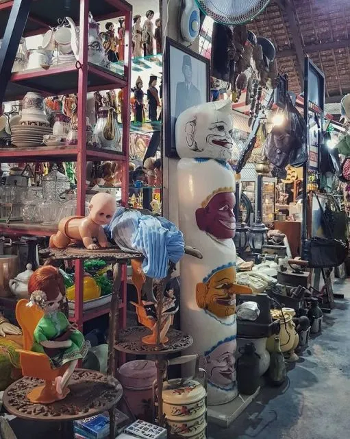 7 Pasar Barang Antik Paling Populer di Indonesia. Surga bagi Kolektor Barang Klasik 11 Pasar barang antik