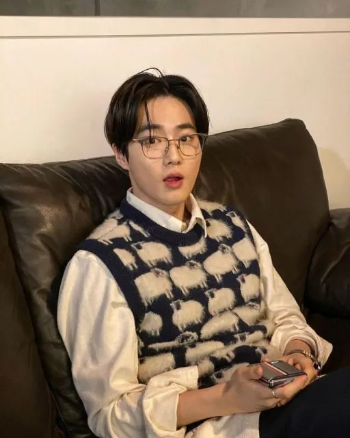 Suho EXO Selesai Wamil, Dipuji Jadi Prajurit Teladan 4 Suho tuai banyak pujian selama wamil