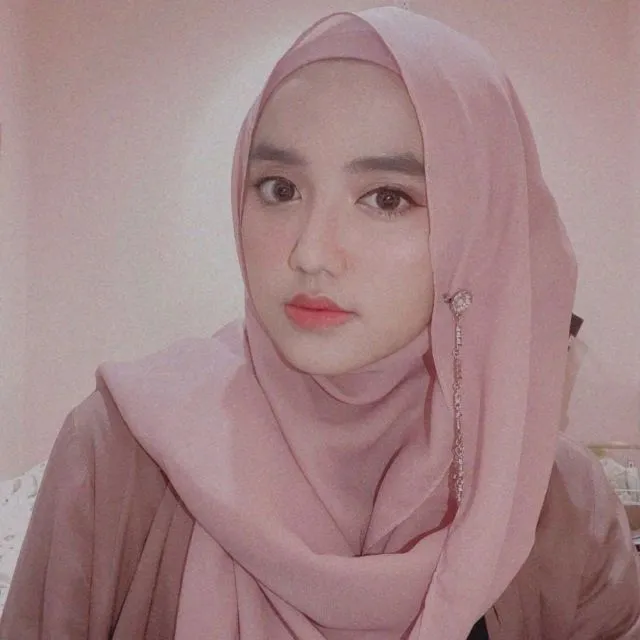 10 Gaya Hijab Wirda Mansur yang Bisa Kamu Jadikan Referensi 16 Wirda Mansyur