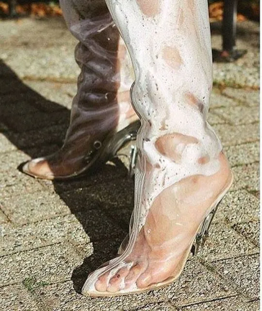 7 Sepatu yang Bentuknya Super Aneh. Bikin Bingung, Gimana Pakainya? 11