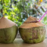 5 Keuntungan Memasak dengan Air Kelapa. Gurih dan Empuk!