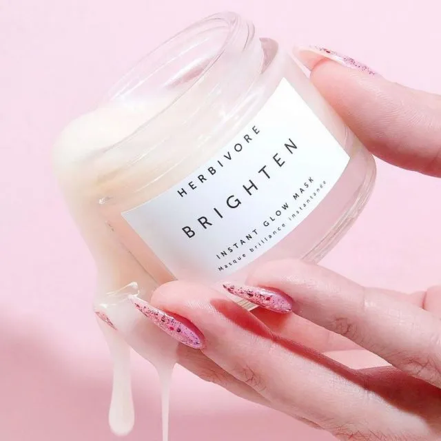 Rekomendasi Skincare dengan Kandungan Nanas yang Mencerahkan 9 Skincare dengan kandungan nanas