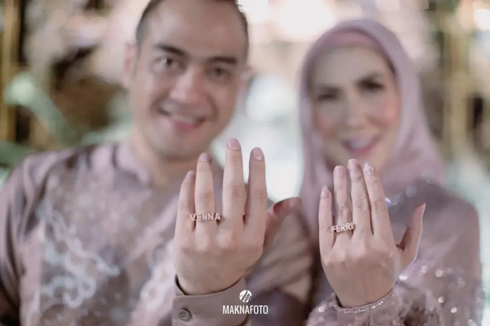Detail Lamaran Venna Melinda-Ferry Irawan yang Menawan. Romantis! 11 Acara lamaran artis