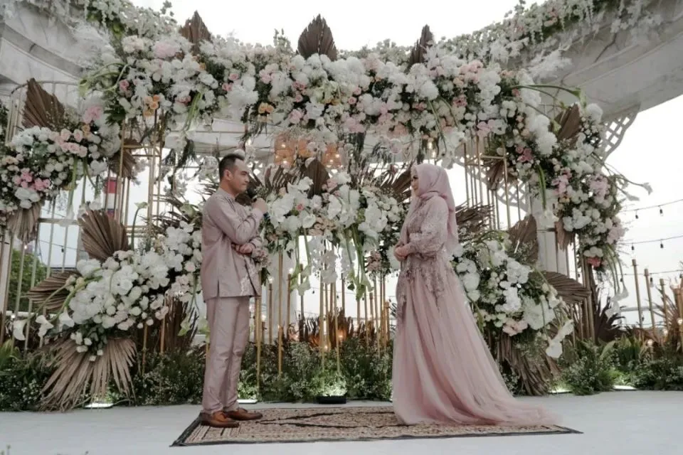 Detail Lamaran Venna Melinda-Ferry Irawan yang Menawan. Romantis! 15 Acara lamaran artis