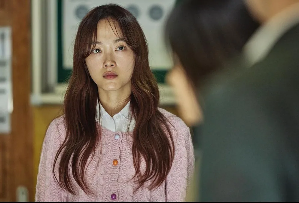 Lee Yoo-mi Sempat Minder dengan Penampilannya, Pernah Terpikir Lakukan Operasi Plastik 2 Lee-Yoo-mi-dalam-aktingnya sebagai Na-yeon dalam drama All of Us Are Dead