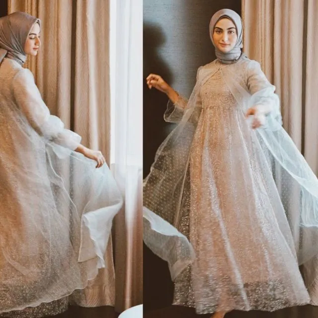 Beragam Ide Model Gaun Brokat untuk Bridesmaid. Cantik Berkelas! 17 Inspirasi gaun brokat