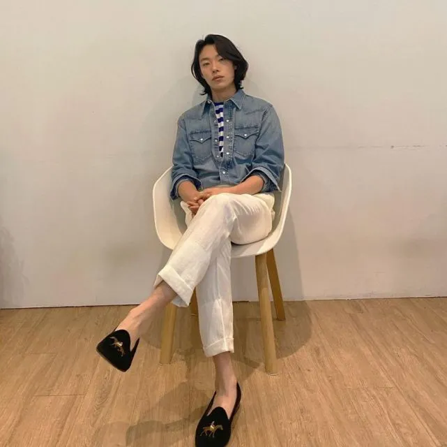 Ide Gaya Kasual ala Ryu Jun-yeol. Bisa kok Diadaptasi Cowok Indonesia~ 11 Ide fashion kasual